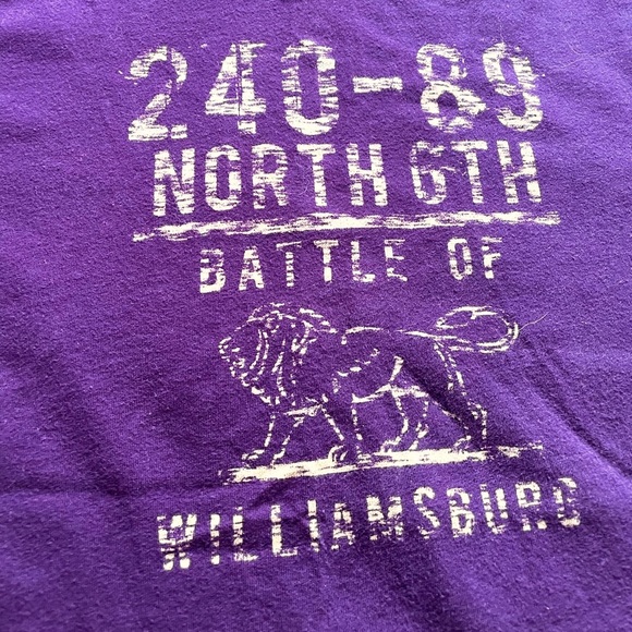 Men’s DKNY T-shirt - Picture 6 of 8